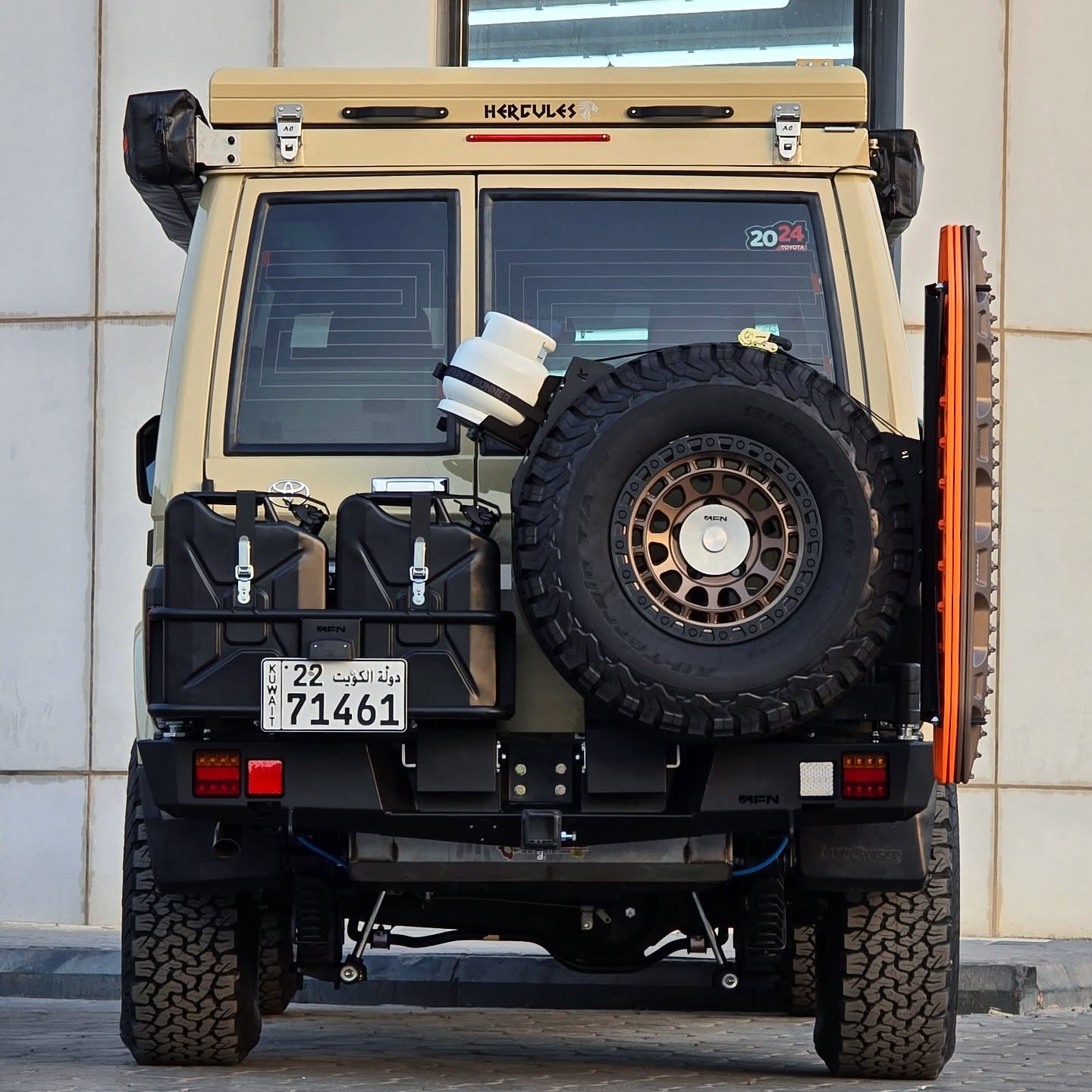 540095744_18522996541042012_3596294505507506362_n LC78 Rear bumper with Provision Towing hook - Image 1