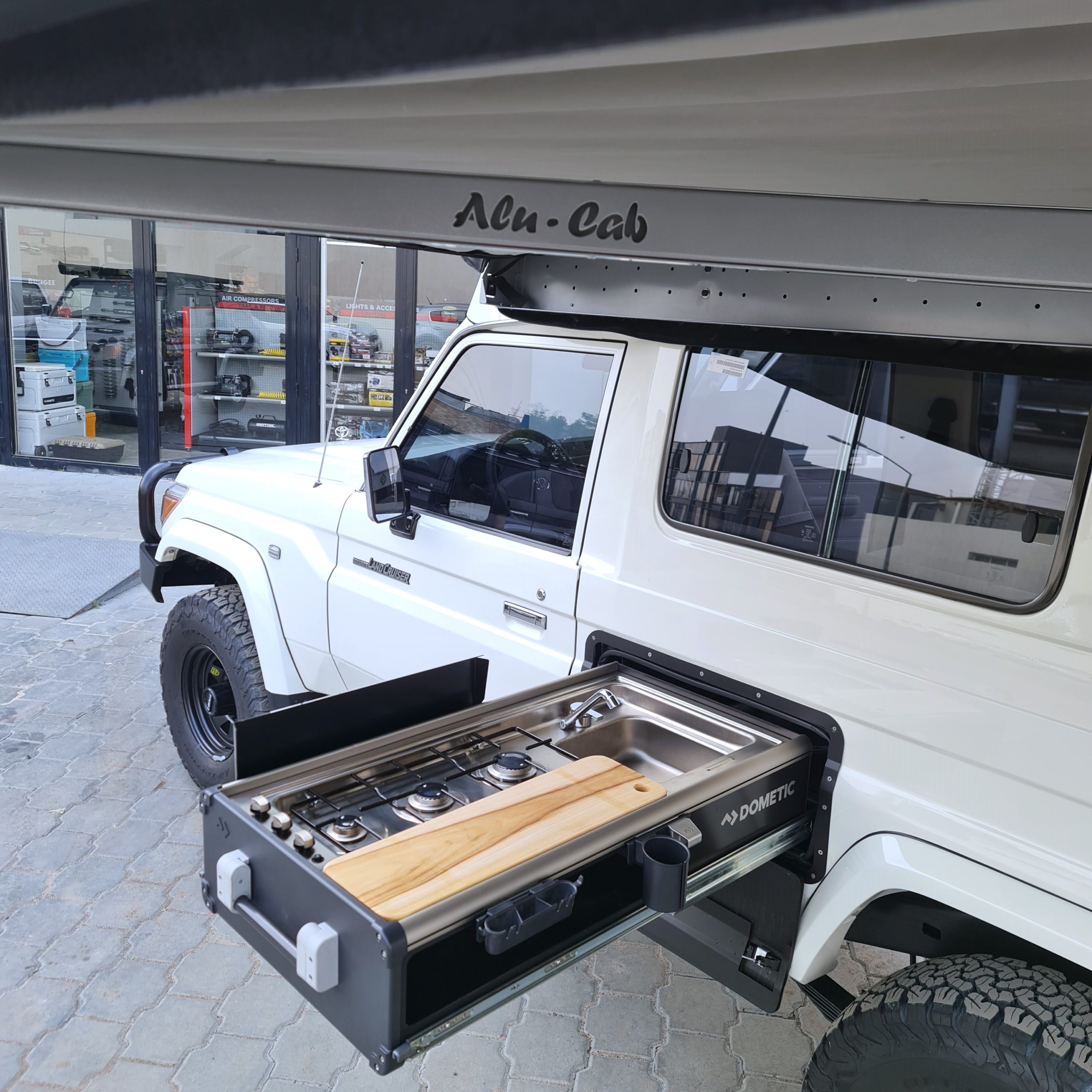 dometic2_092455-scaled Small Slide-out Kitchen Dometic - Image 1