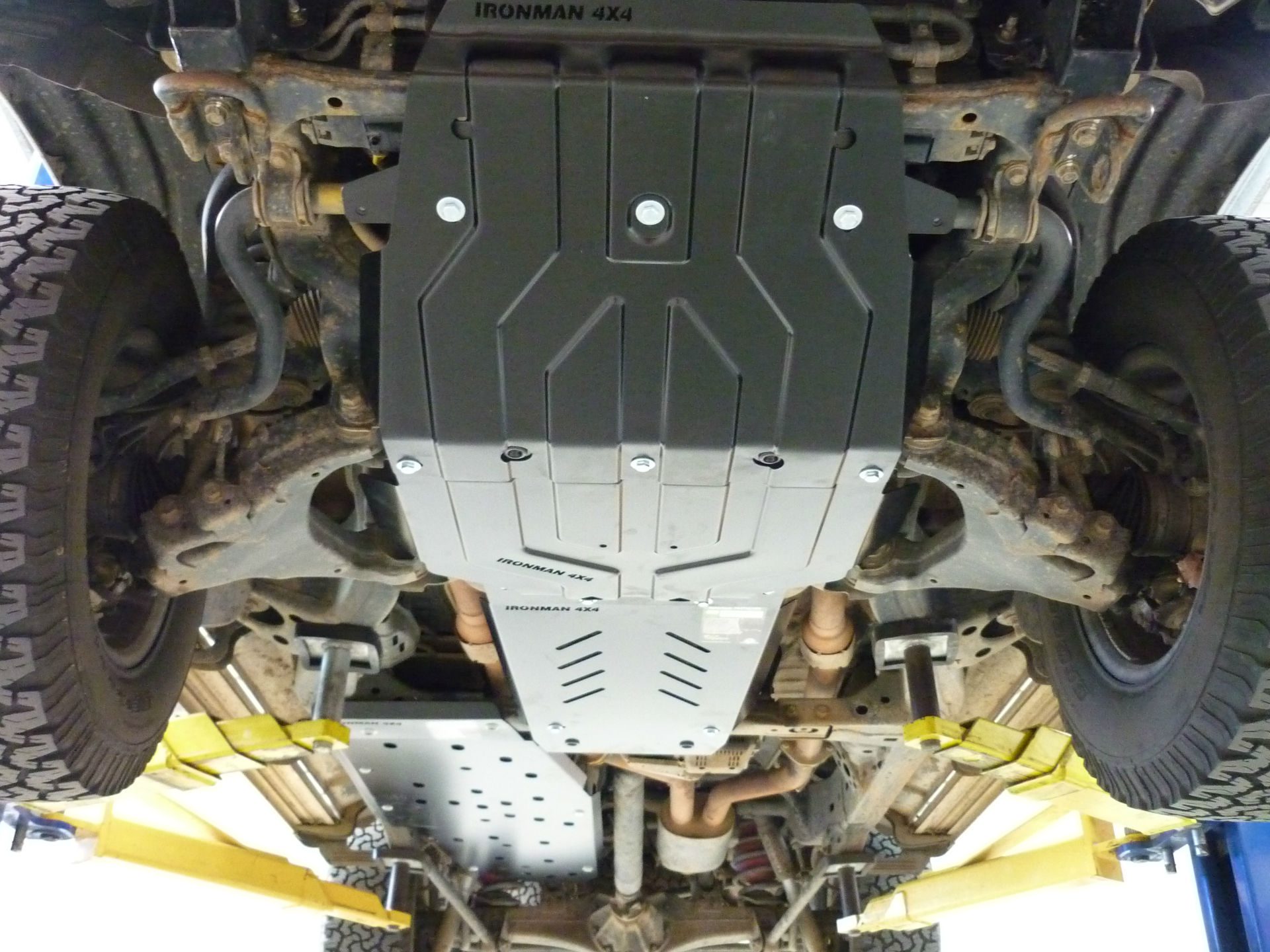 4zvz8szro1_P1020017 TOYOTA LC200 2007-2015 UNDERBODY PROTECTION - Image 1