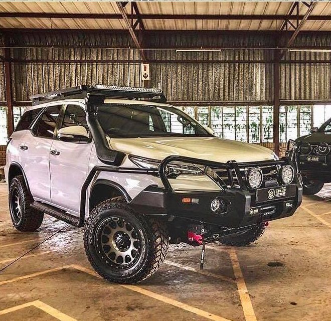 BBCD0533 TOYOTA FORTUNER 2016+ DELUXE BULL BAR - Image 1