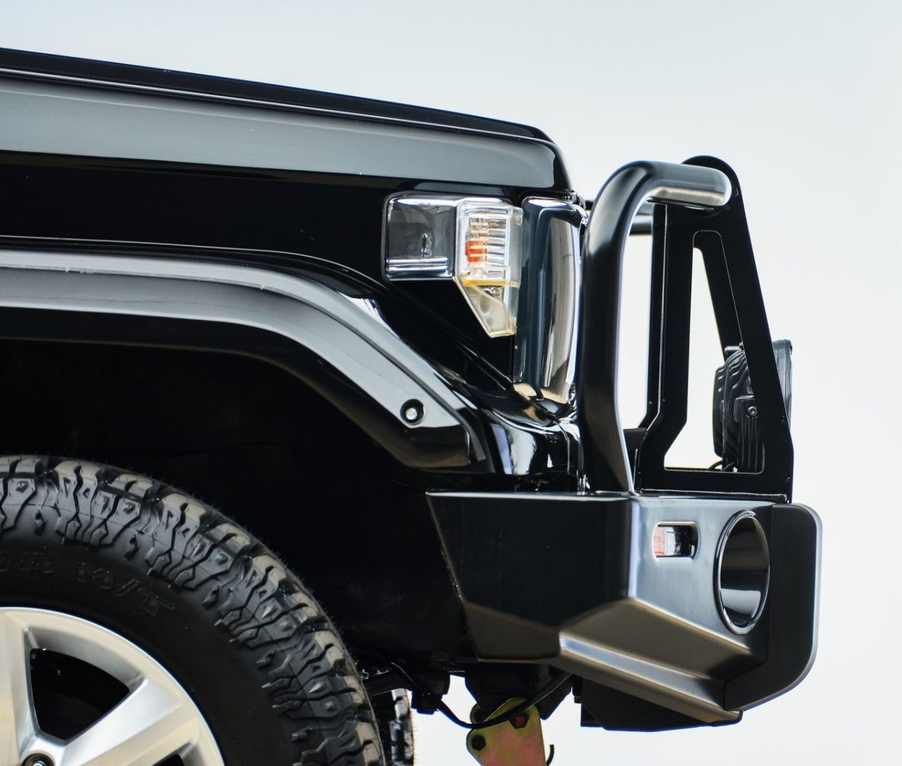 Ironman-LC70 lc79/lc78/lc75 1984-2007 DELUXE BULL BAR - Image 1