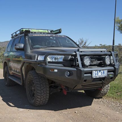 TOYOTA LC200 PREMIUM SIDE STEP & RAILS 2016+