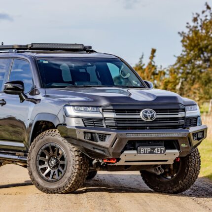 LC300 RAID BULL BAR