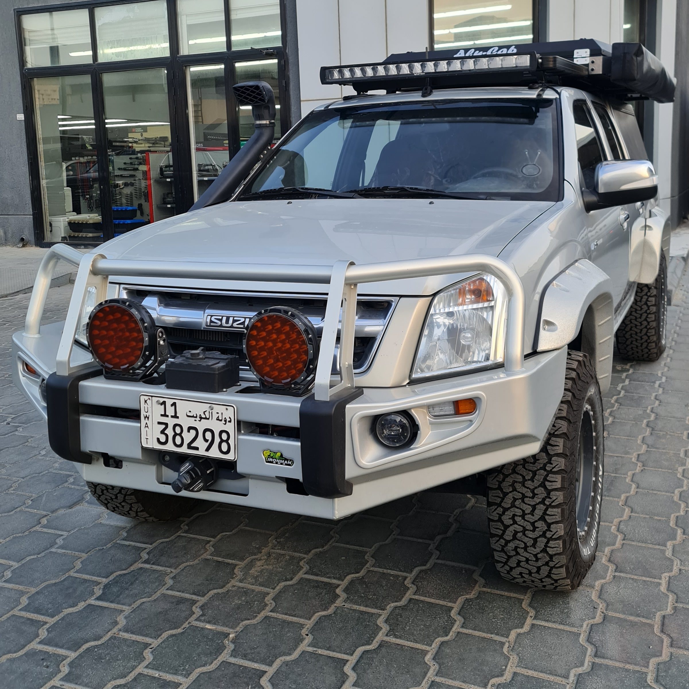 d-max1 ISUZU D-MAX 2007-2011 DELUXE COMMERCIAL BULL BAR - Image 1