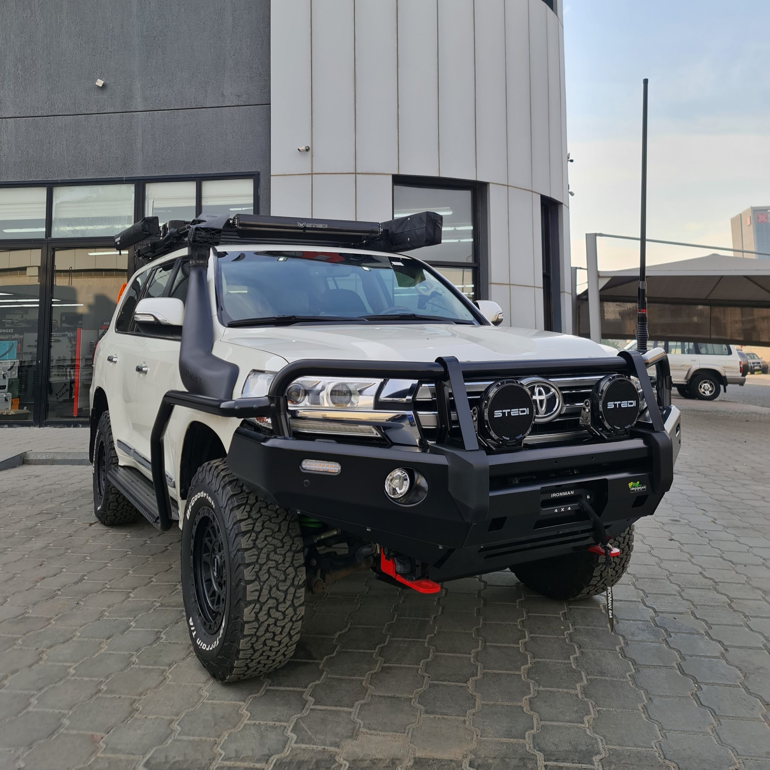 lc200-scaled TOYOTA LC200 2016+ PREMIUM DELUXE BULL BAR - Image 1