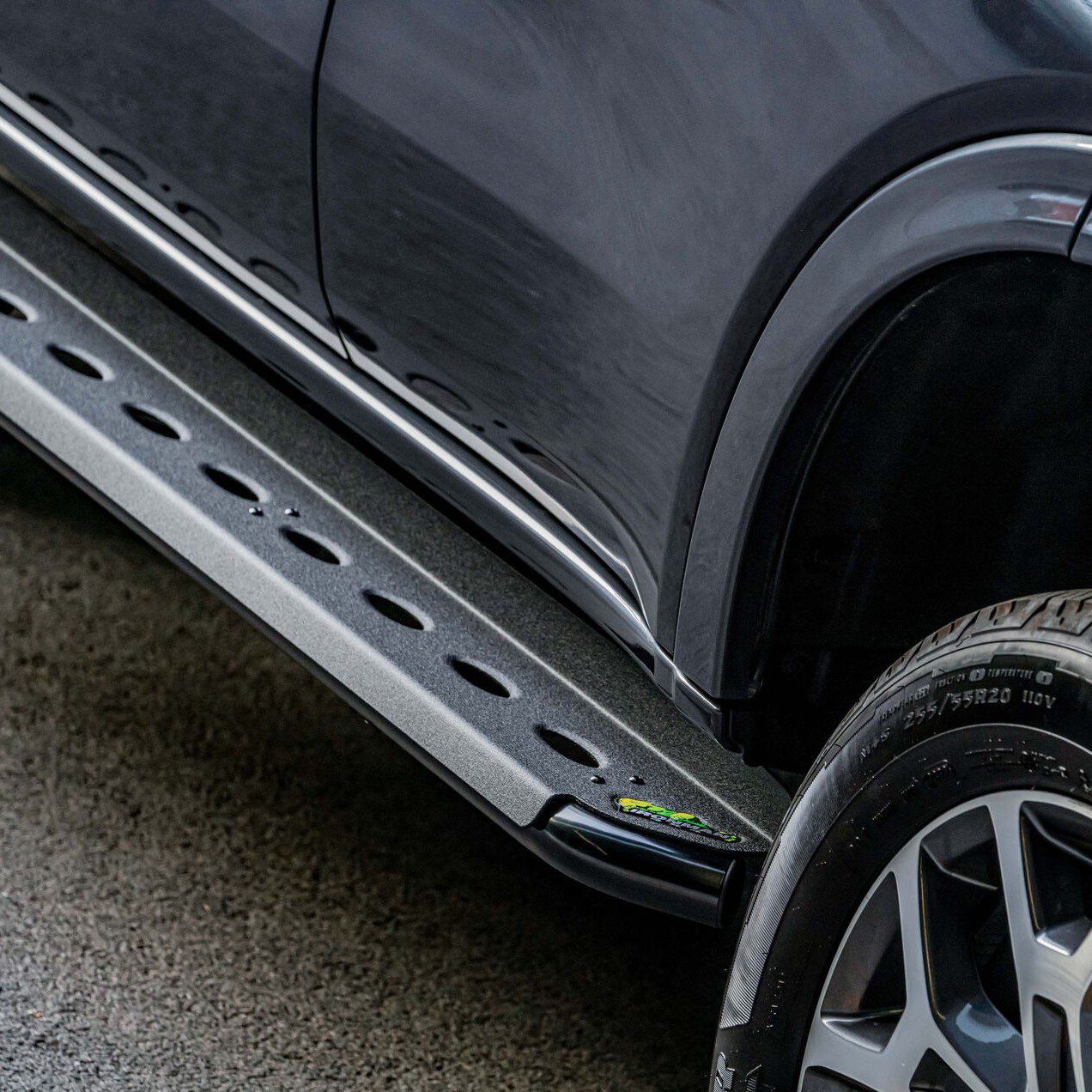 WebReady-Side-Steps-Rails-Kit-to-suit-Next-Gen-Everest.jpg FORD EVEREST 2022+ STEEL SIDE STEPS - Image 1