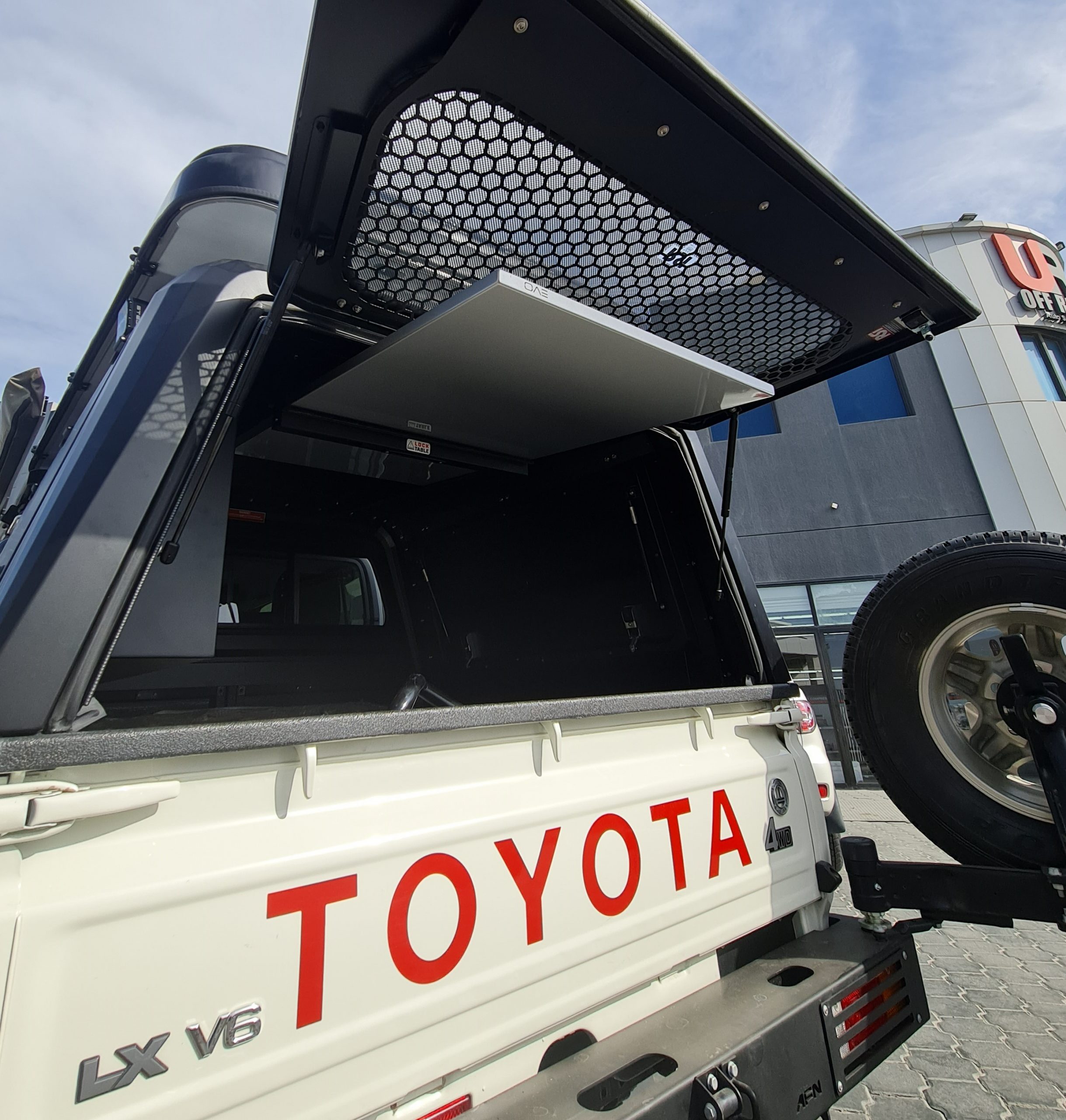 table-rsi-scaled-1.jpg SmartCap Stow Away Table - Image 1