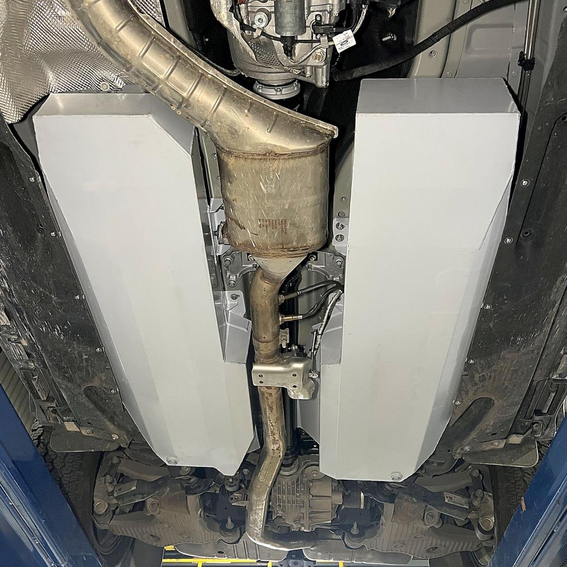 IMG_3254-2016.jpg Defender 2022+ 174L Replacement Fuel Tank - Image 1